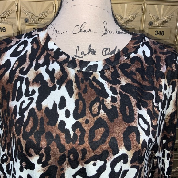 📂NEW Top Animal Print Crew neck L/S with 2 tiers - Picture 6 of 9